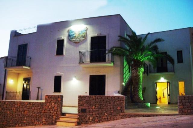 مبيت وإفطار ماكاري Torre Salina المظهر الخارجي الصورة