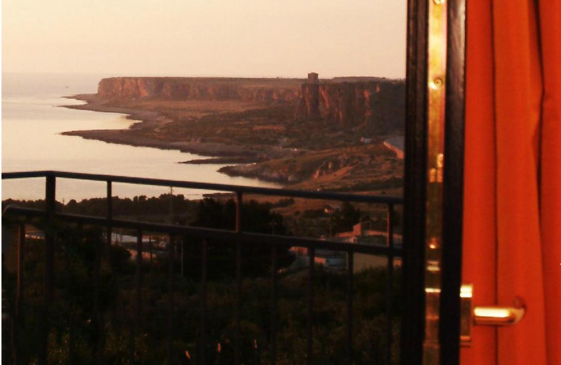 مبيت وإفطار ماكاري Torre Salina المظهر الخارجي الصورة
